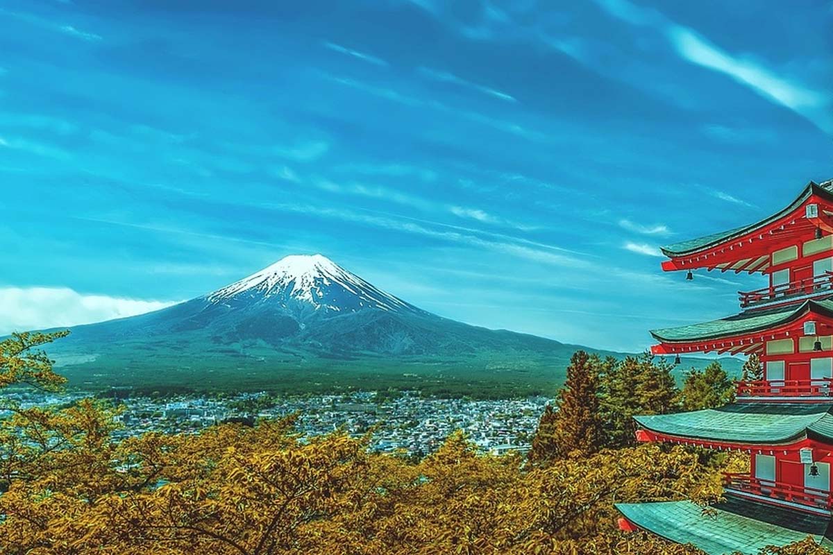Mt Fuji, Japan with traditional looking structure - links to itinerary