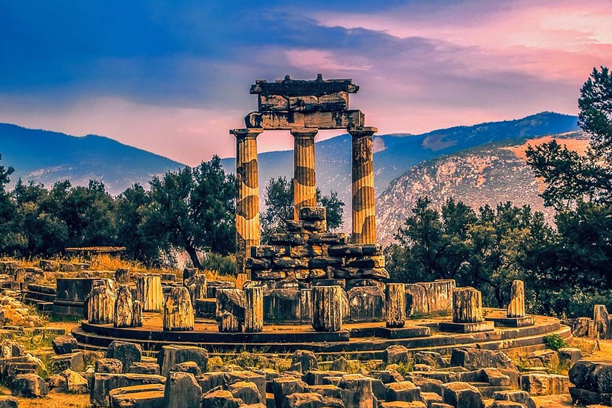 Delphi in Greece - links to itinerary